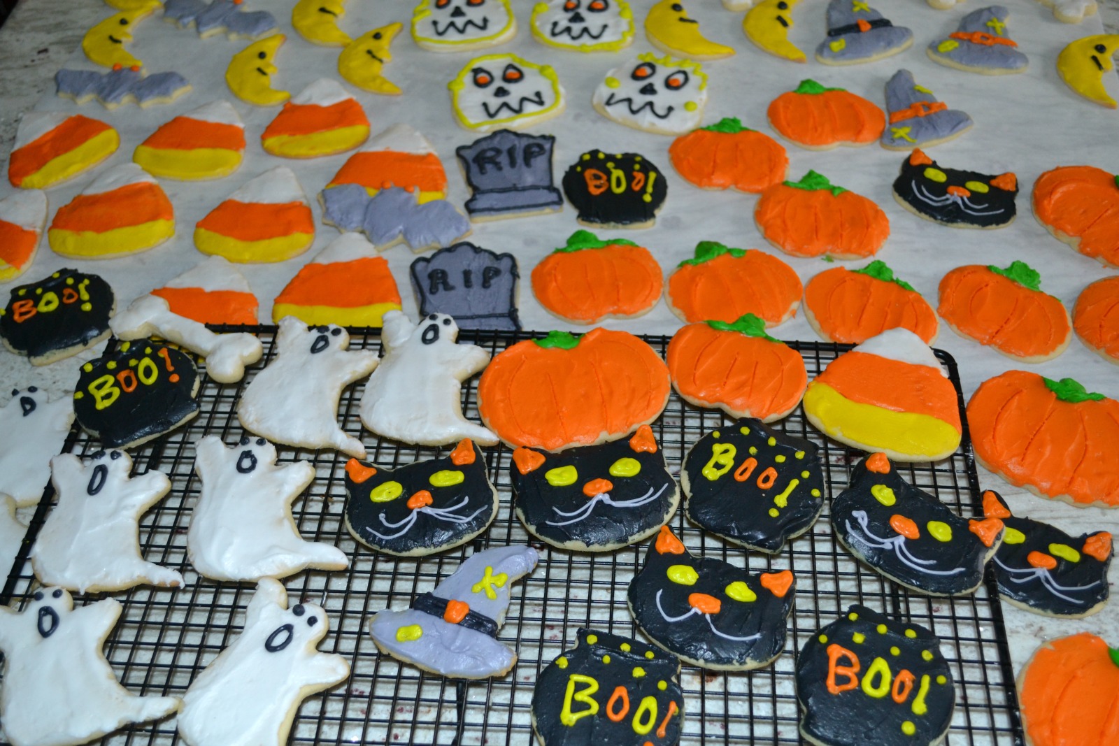decorated halloween cookies