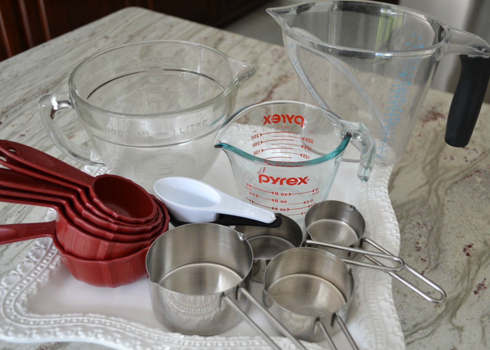 kids cooking, measuring cups