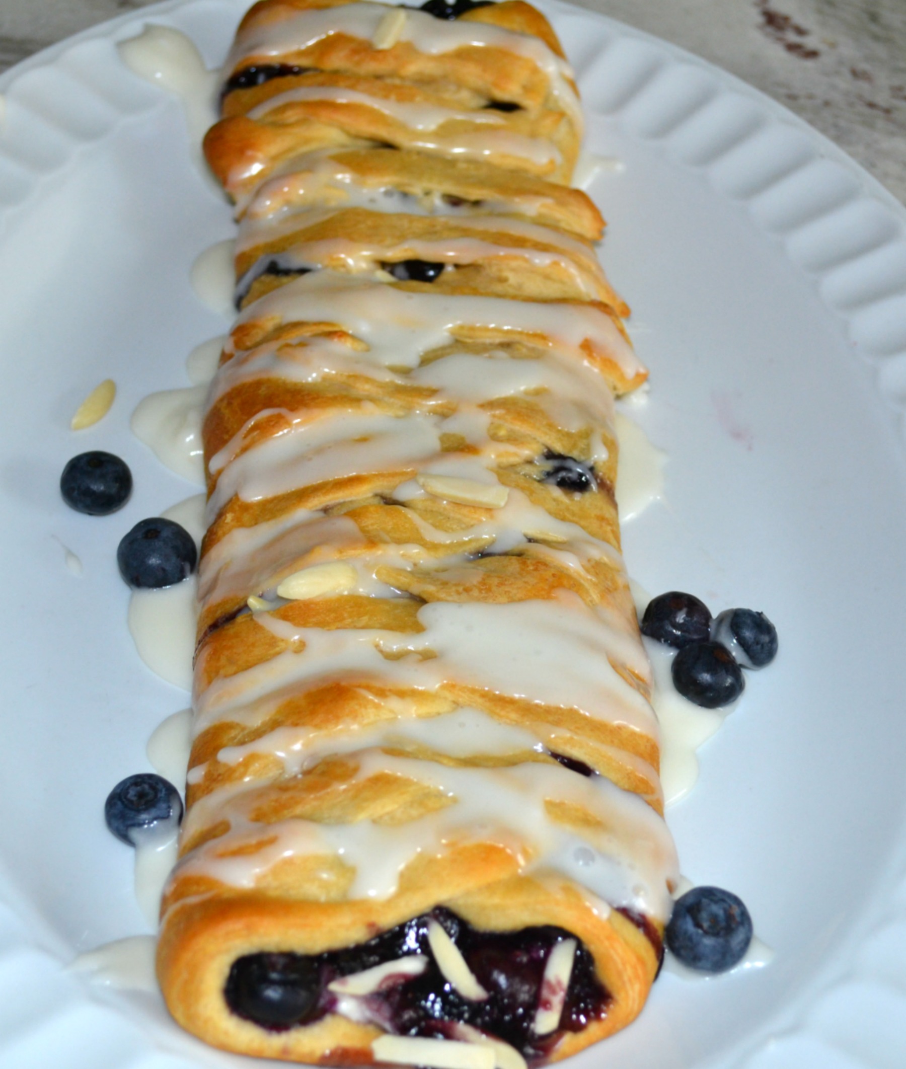 breakfast braid, pillsbury, blueberries