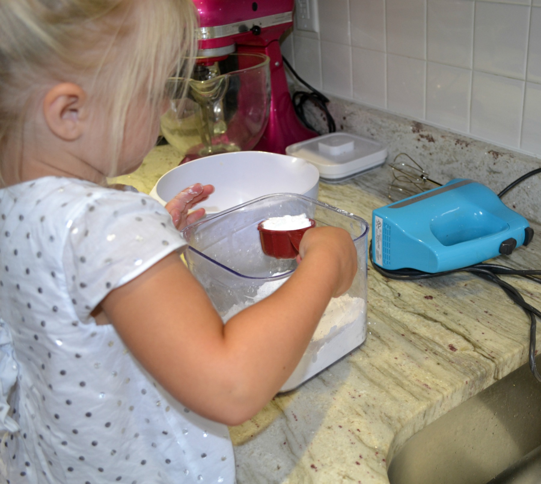 frosting and decorating cupcakes, kids cooking