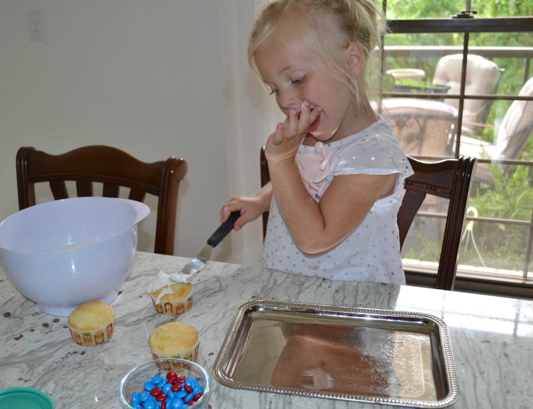 decorating cupcakes, kids cooking