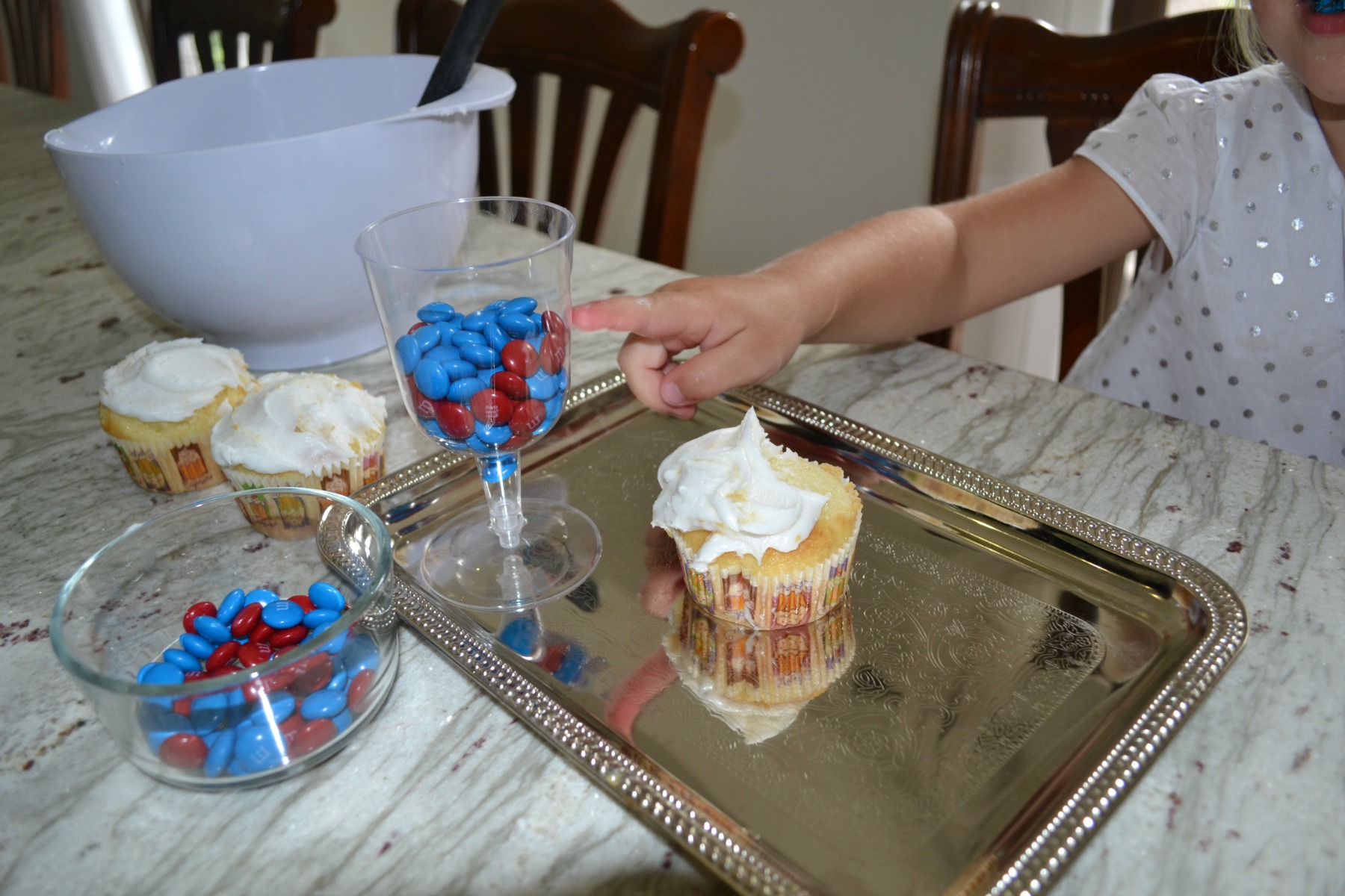 kids cooking, cupcakes