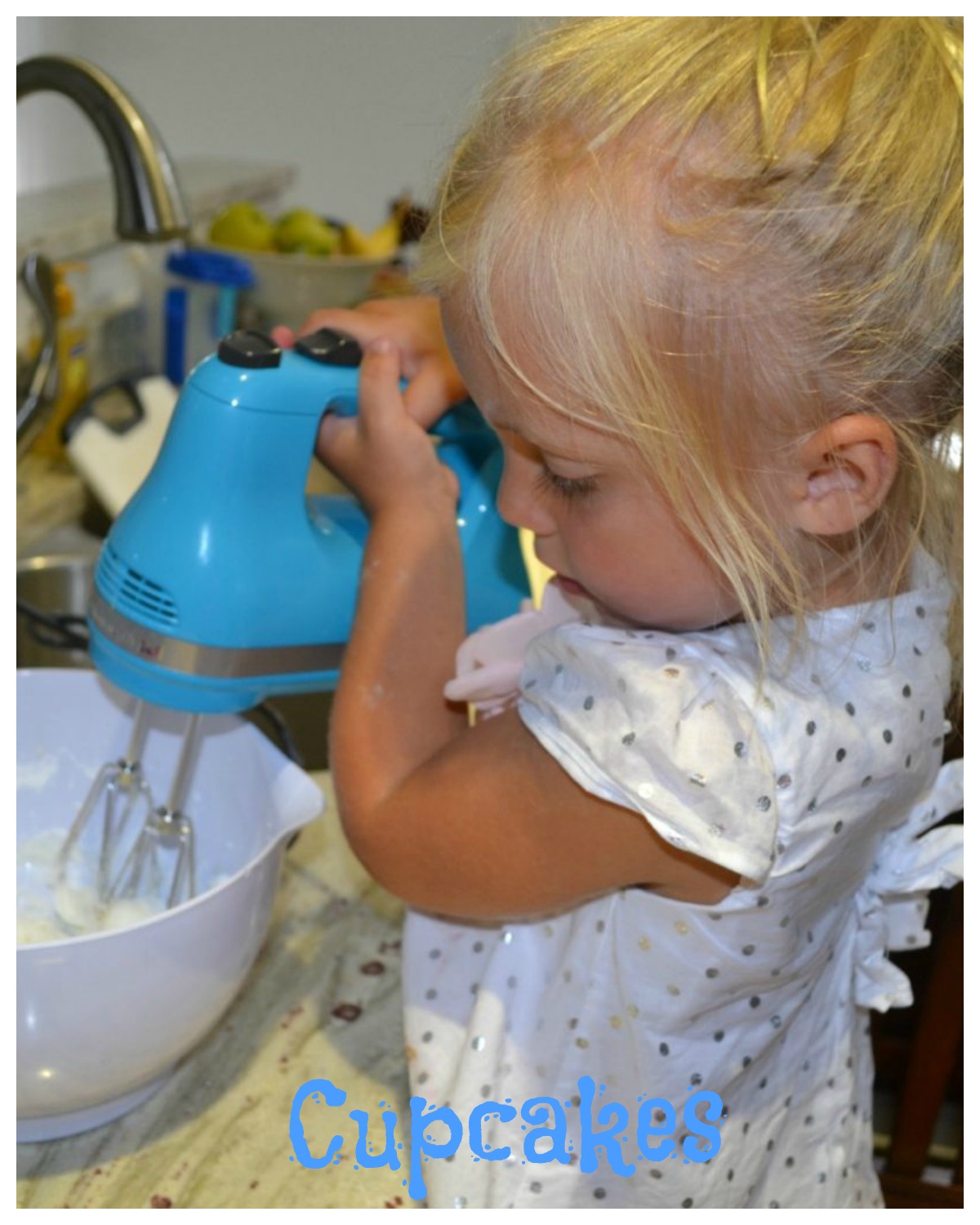 frosting and decorating cupcakes, kids cooking
