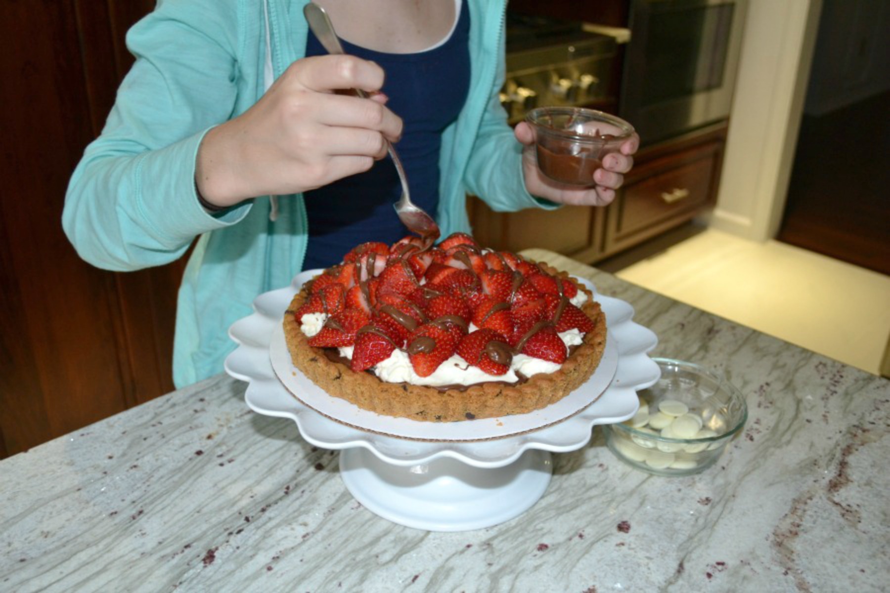 strawberr-mascarpone-hazelnut-choc-tart-drizzle-jif