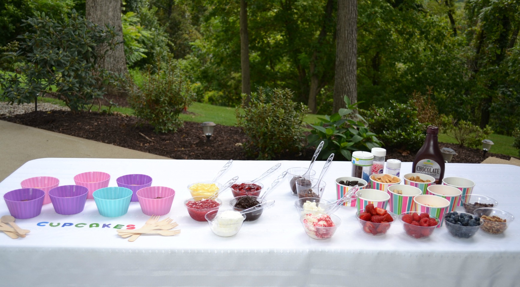 Some fun ideas on creating a build it yourself cupcake bar. 
