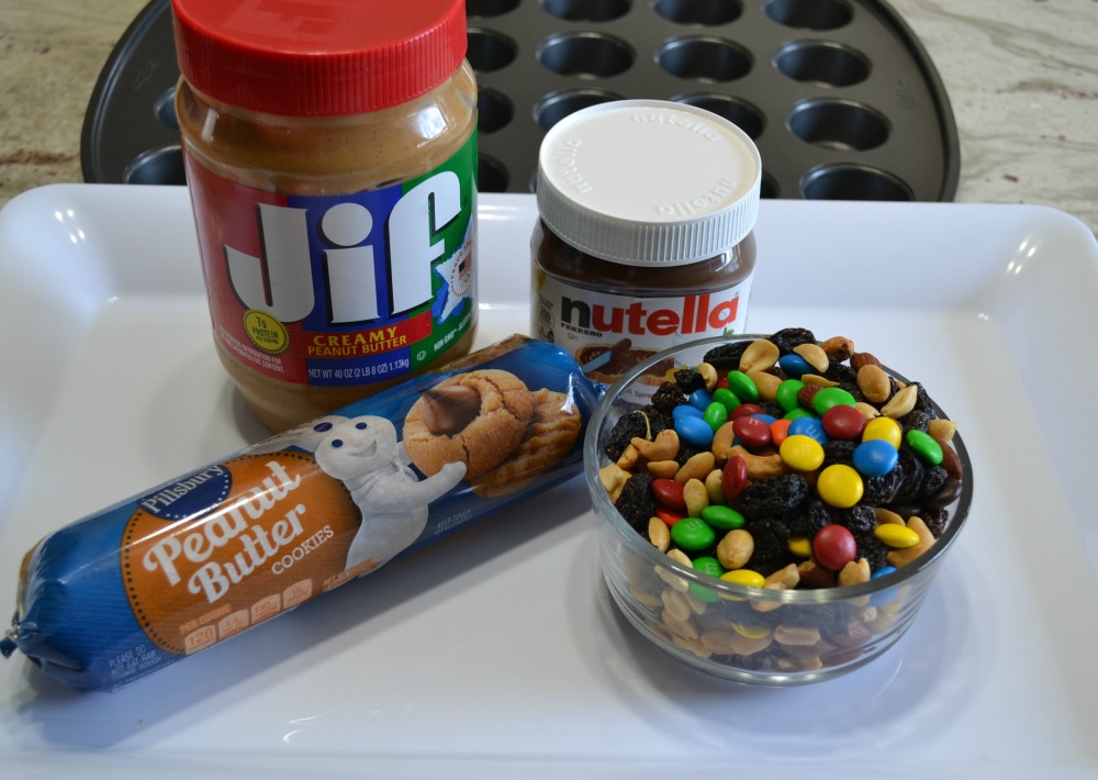 A quick and easy cookie cup with only 4 ingredients. Peanut butter and chocolate, yum!