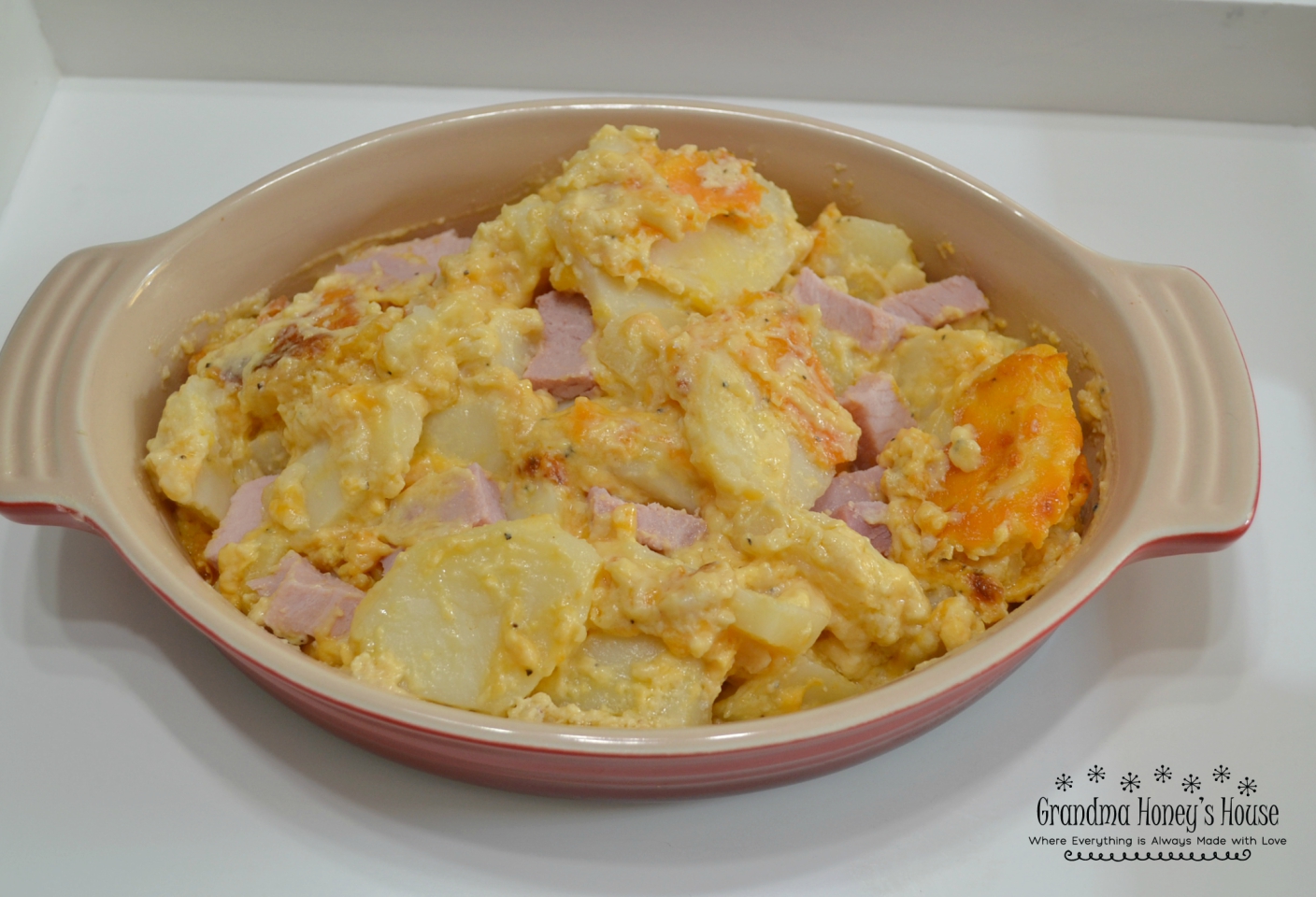 An Old Fashioned Scalloped Potato recipe packed with a rich creamy, cheesy sauce