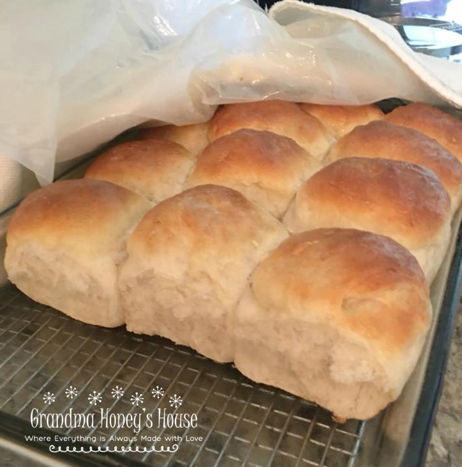 Grandma's Dinner Rolls Recipe