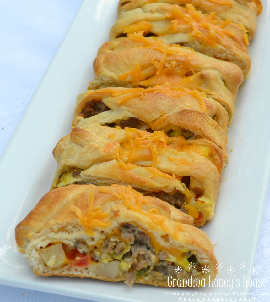 Sausage Apple Cheddar Brunch Braid is a breakfast filling wrapped up in a crescent dough and baked.