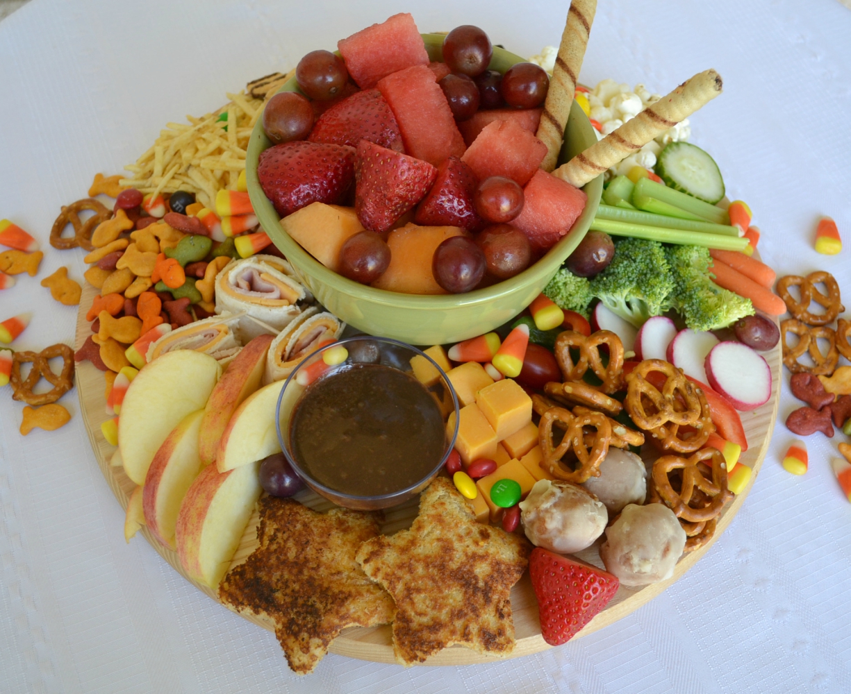 This After School Snack Board is a fun collection of treats for your kids. The board is packed with fruits, veggies, cheese, and sweet treats. 