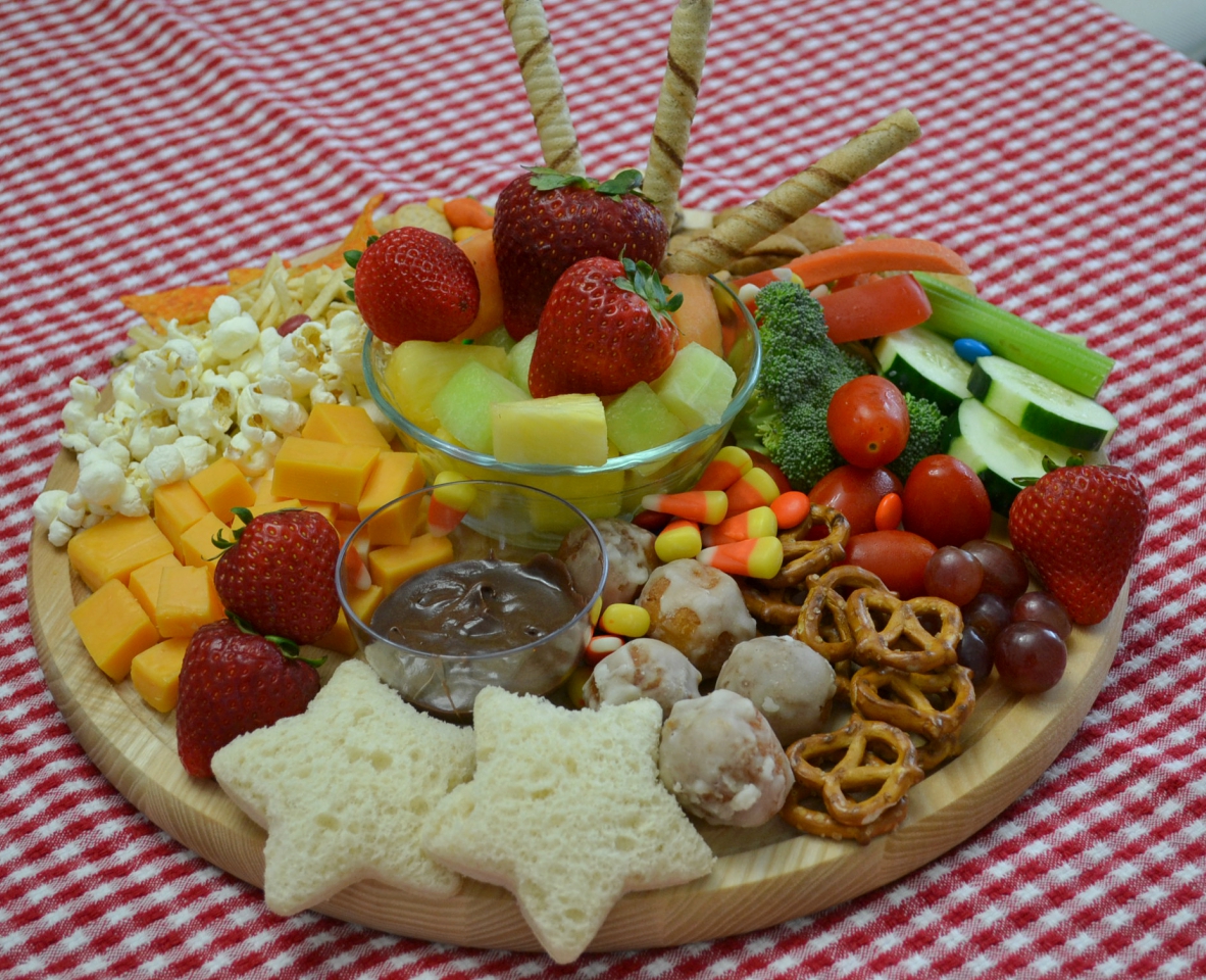 This After School Snack Board is a fun collection of treats for your kids. The board is packed with fruits, veggies, cheese, and sweet treats. 