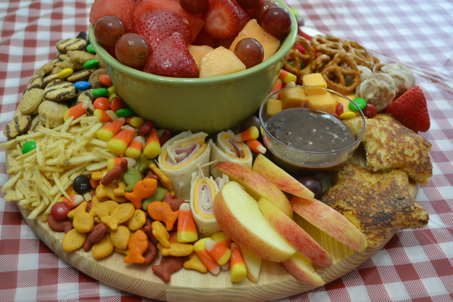 This After School Snack Board is a fun collection of treats for your kids. The board is packed with fruits, veggies, cheese, and sweet treats. 