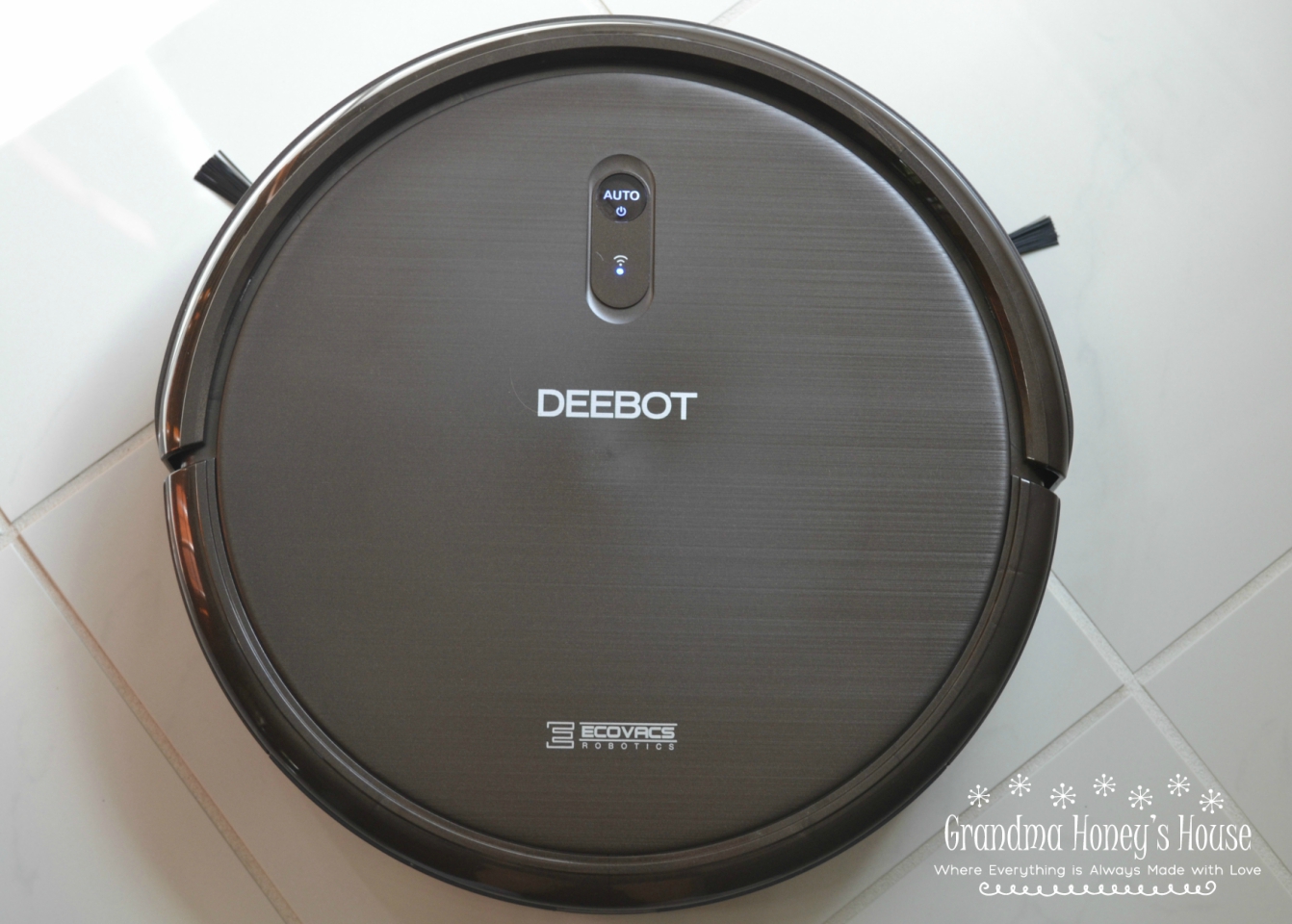 Review and functions of Deebot N79S robotic sweeper.