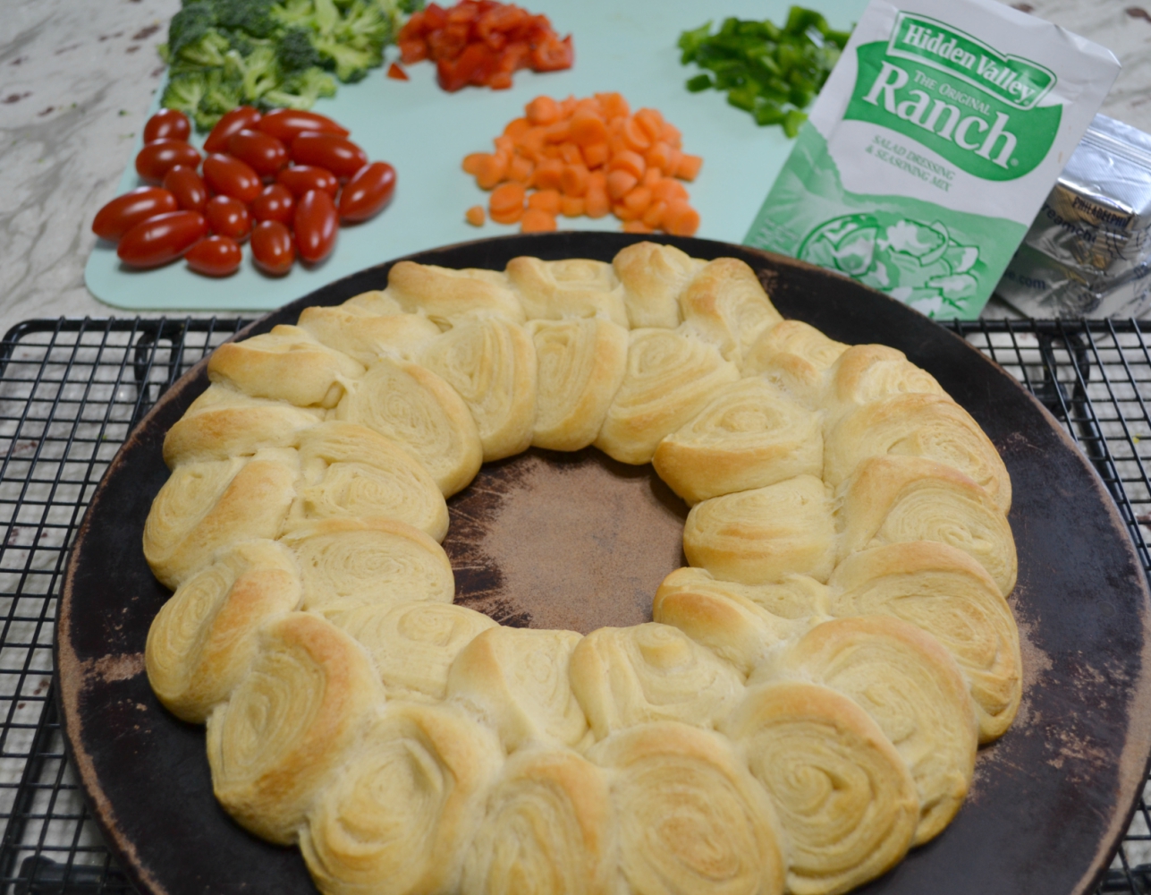 This Christmas Crescent Appetizer Wreath is a festive spin on a veggie pizza.