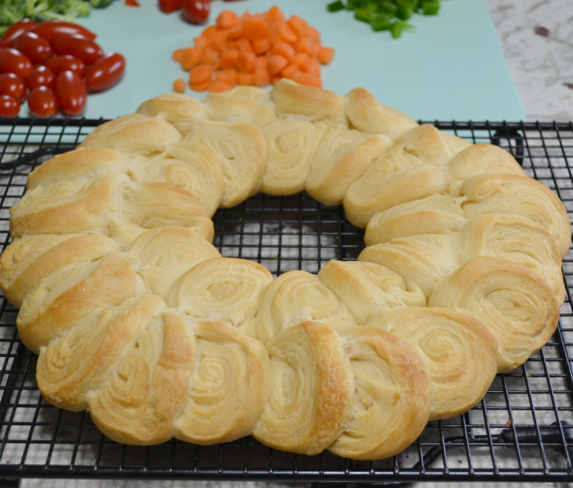 This Christmas Crescent Appetizer Wreath is a festive spin on a veggie pizza.