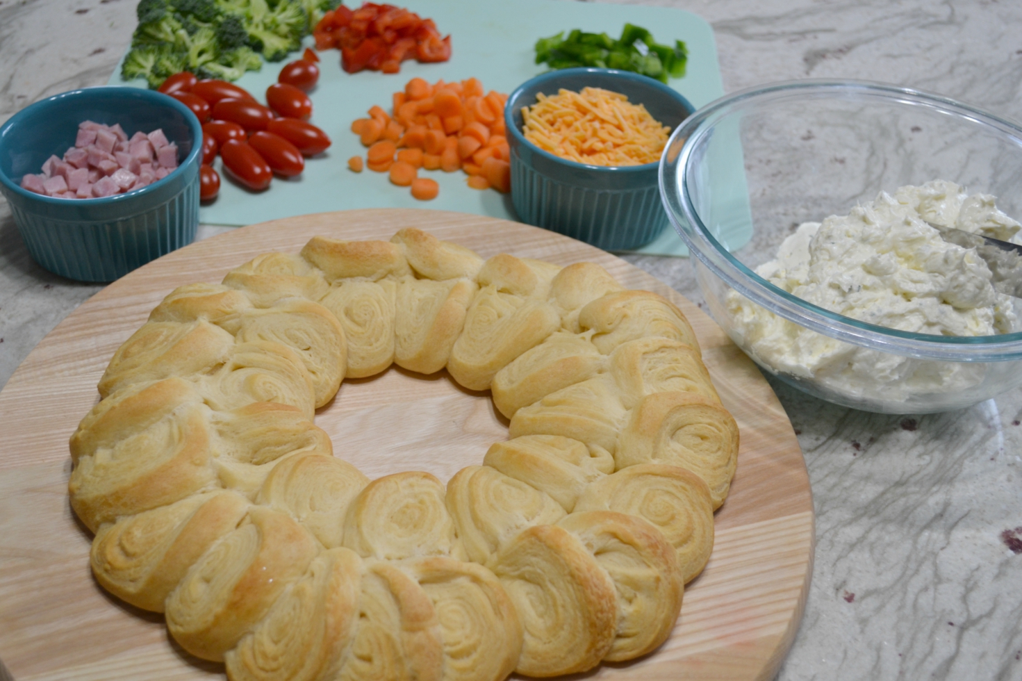 This Christmas Crescent Appetizer Wreath is a festive spin on a veggie pizza.