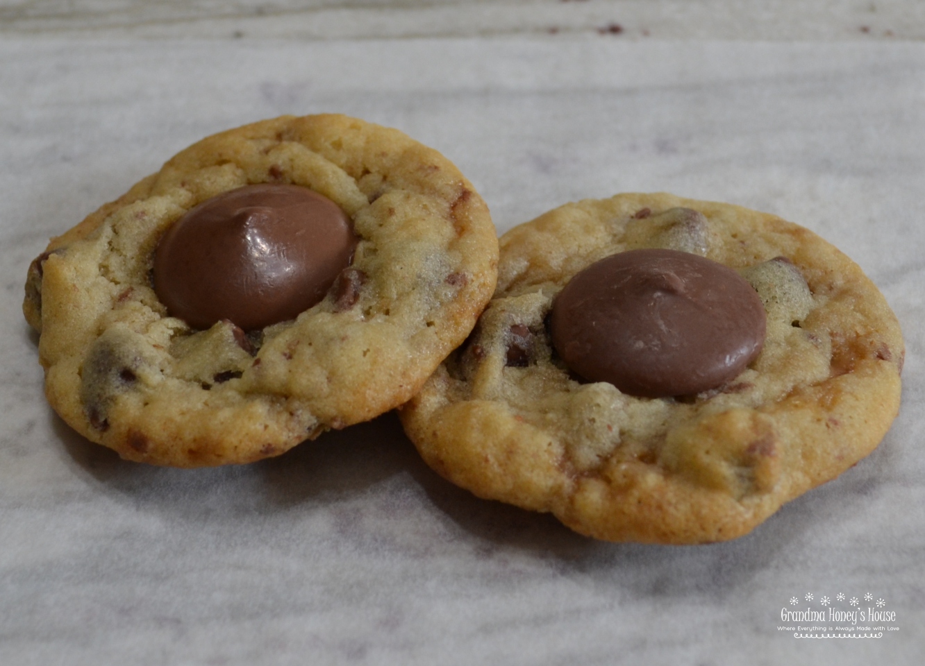 Chocolate Chip Toffee Thumbprint Cookies are a soft cookie loaded with chocolate chips,toffee bits and a Ghirardelli chocolate wafer added to center after baked.