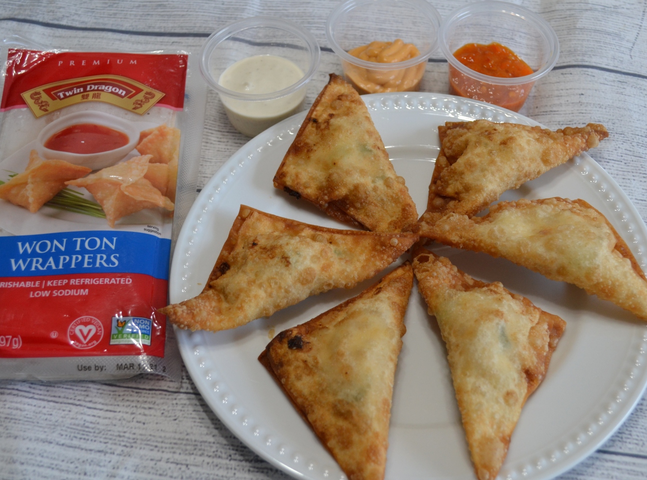 Cream Cheese Asian Chicken wontons are appetizers crispy on the outside and filled with ground chicken, cream cheese, and sweet chili sauce.