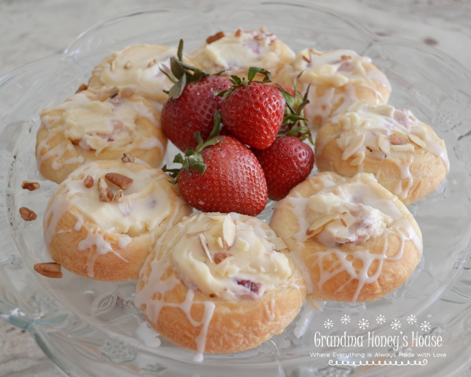 Strawberry-Mascarpone-breakfast-rolls are made with crescent dough, mascarpone cheese and fresh strawberries. 