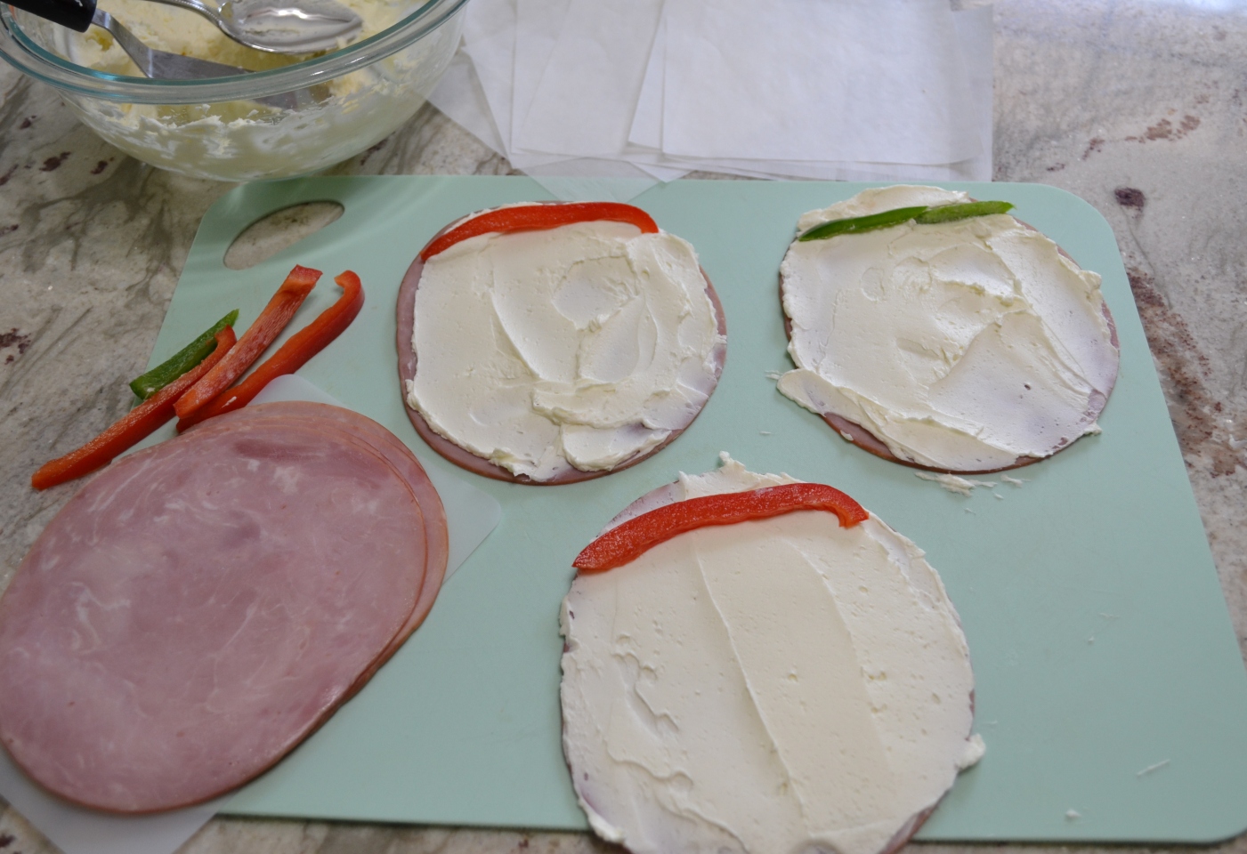 Ham and Cream Cheese Roll-ups, 3 ingredients, perfect for any party