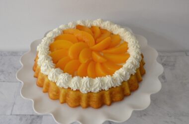 Peaches and Mascarpone Cream Tiara cake is an easy refreshing summertime dessert.