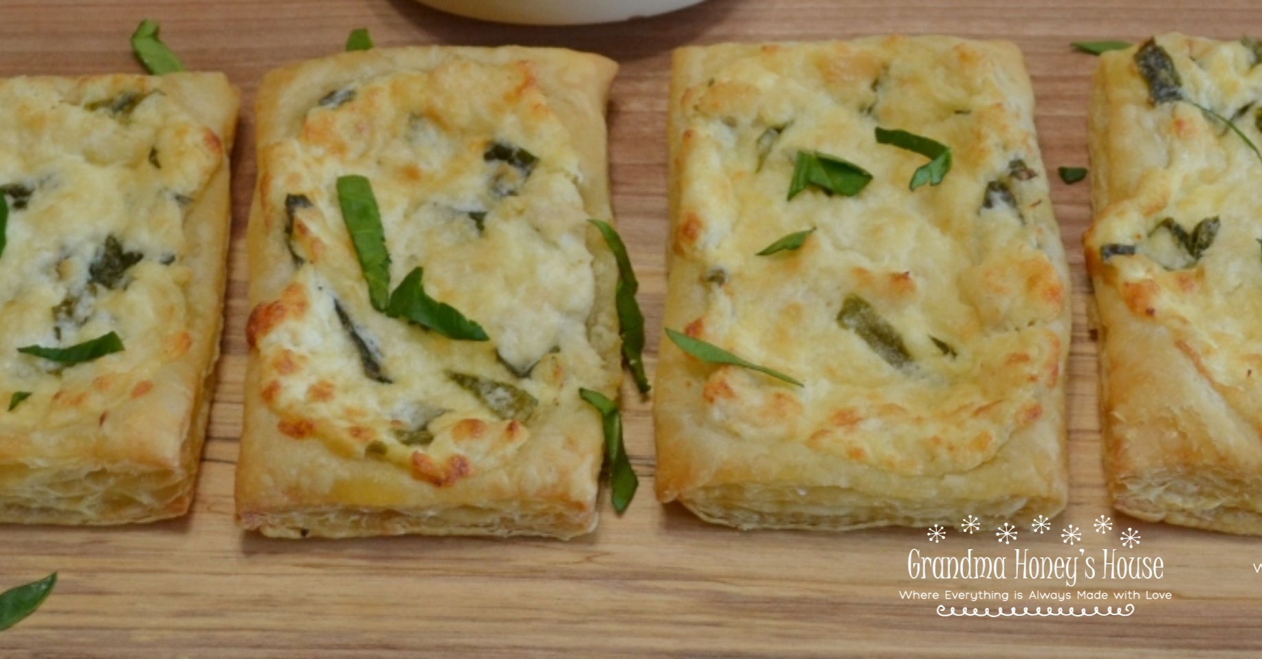 Chicken-Spinach-Fontina Mini Tarts are a delicious appetizer made with puff pastry and a chicken and cheese filling.
