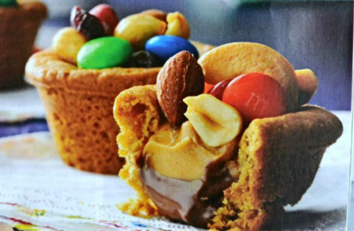 Trail Mix Cookie Cups are a quick and easy cookie cup with only 4 ingredients. Peanut butter and chocolate, yum!