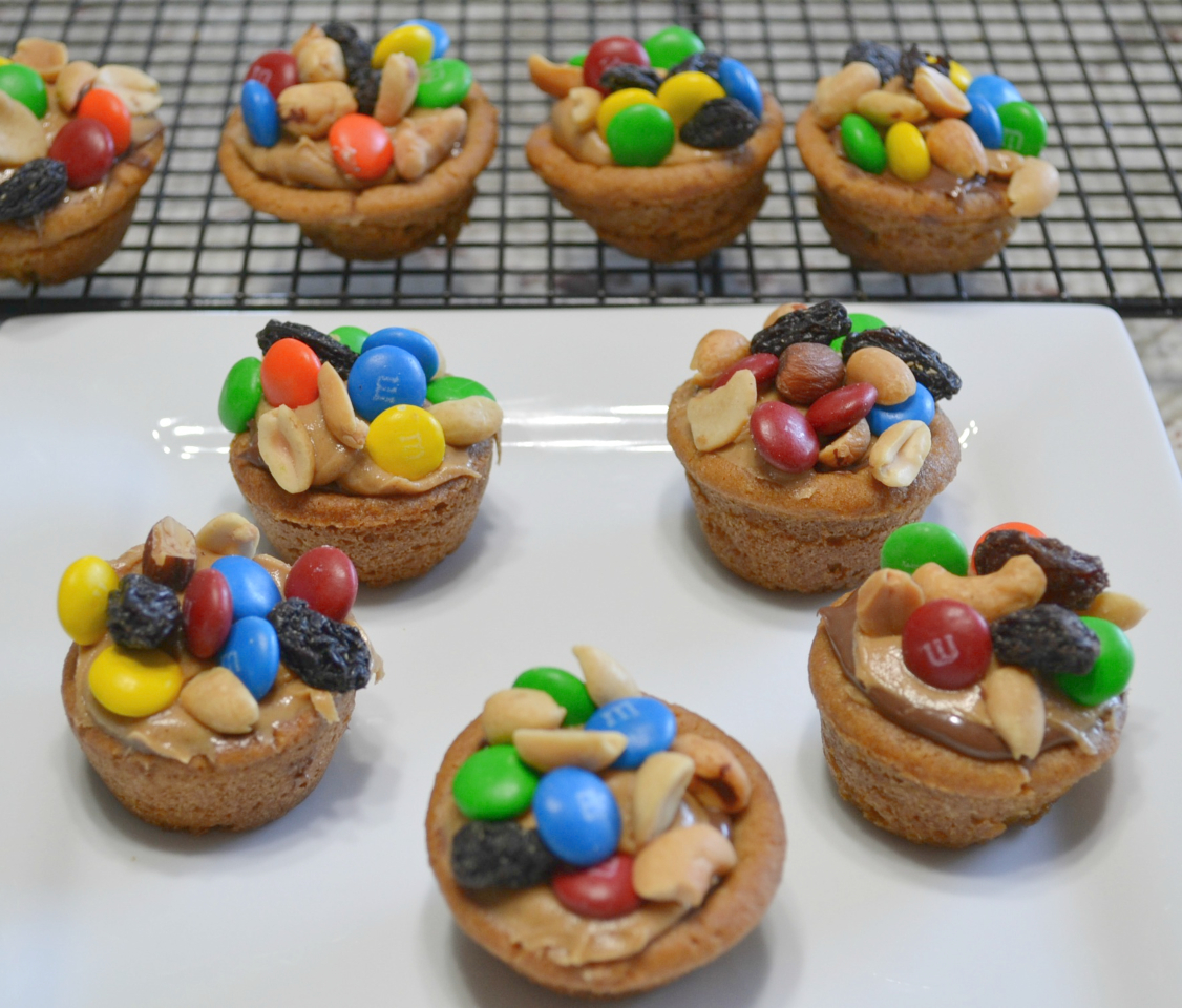 Trail Mix Cookie Cups are a quick and easy cookie cup with only 4 ingredients. Peanut butter and chocolate, yum!