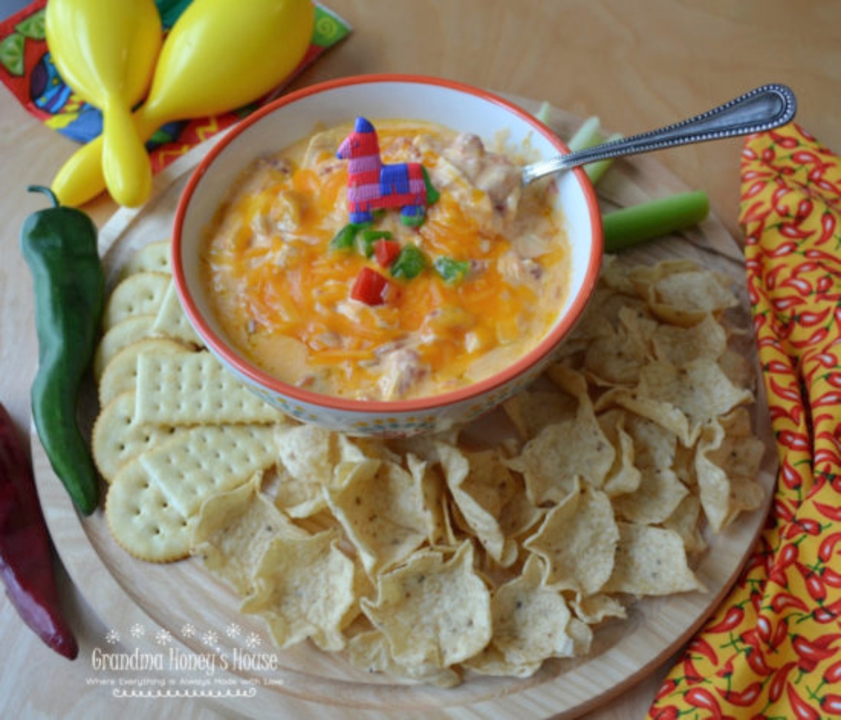 Cheesy Chicken Enchilada Dip is quick, creamy, hot dip loaded with cheeses, chicken, and a hit of heat.