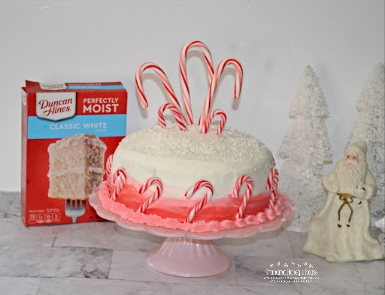 These Easy Holiday Cakes are elegant looking and delicious, all made by using a box of cake mix and canned frostings.