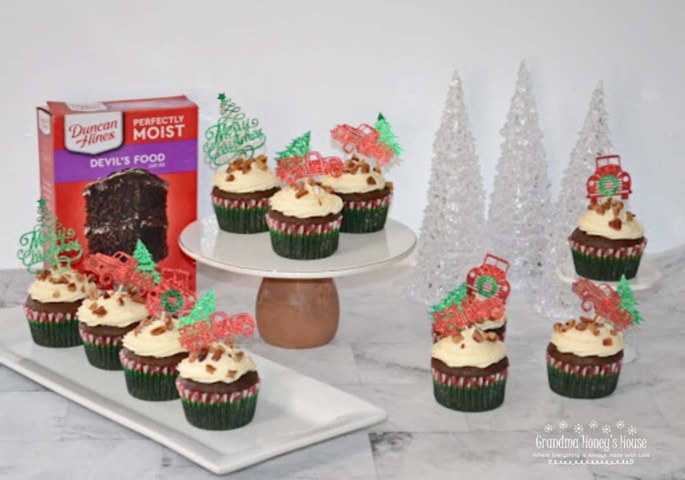 These Easy Holiday Cakes are elegant looking and delicious, all made by using a box of cake mix and canned frostings.