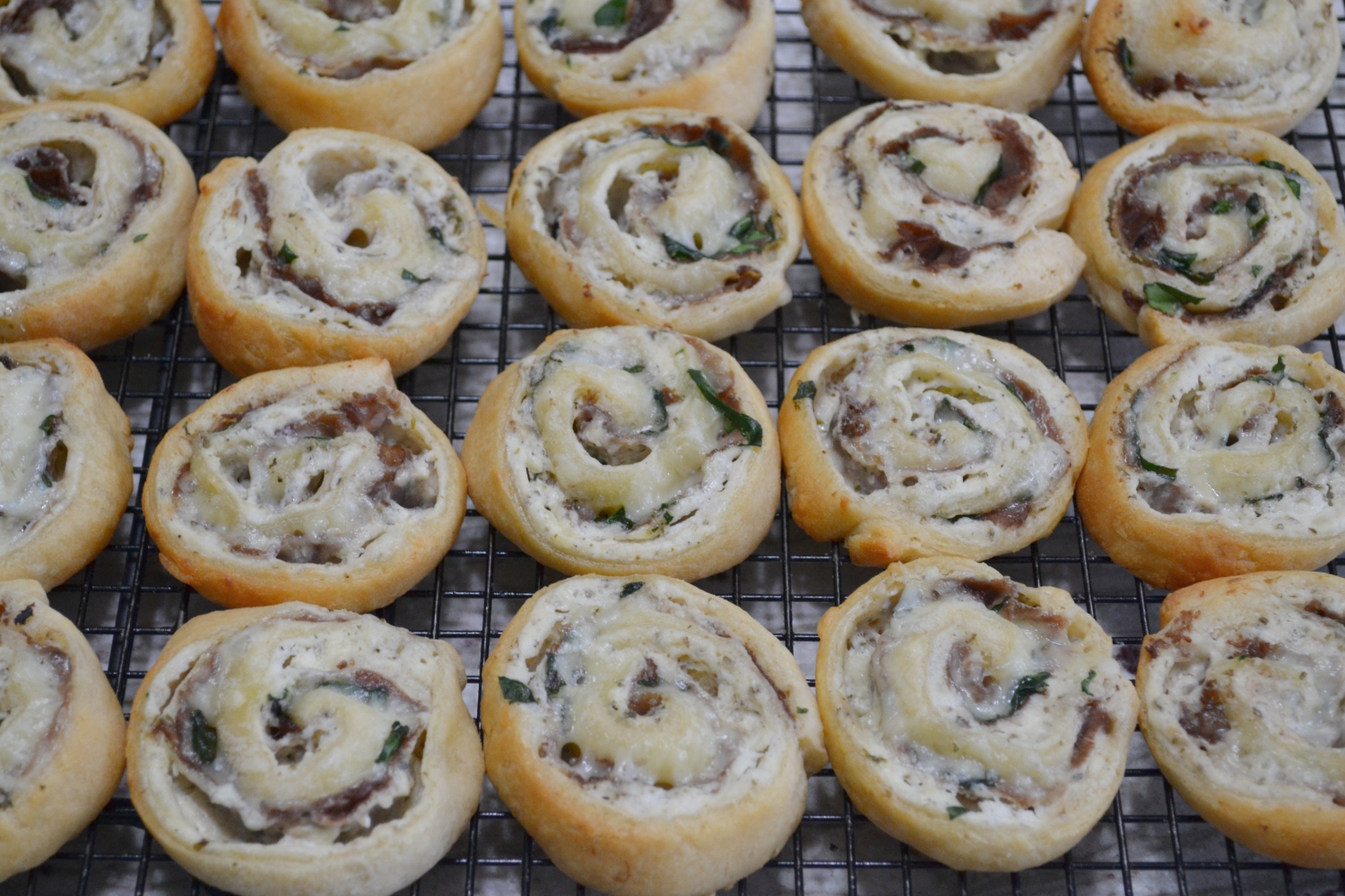 An easy, cheesy, appetizer loaded with roast beef, garlic and herb spread, smoked cheddar, and spinach, then baked in a buttery crescent dough. So many flavors in this quick and easy to make appetizer.