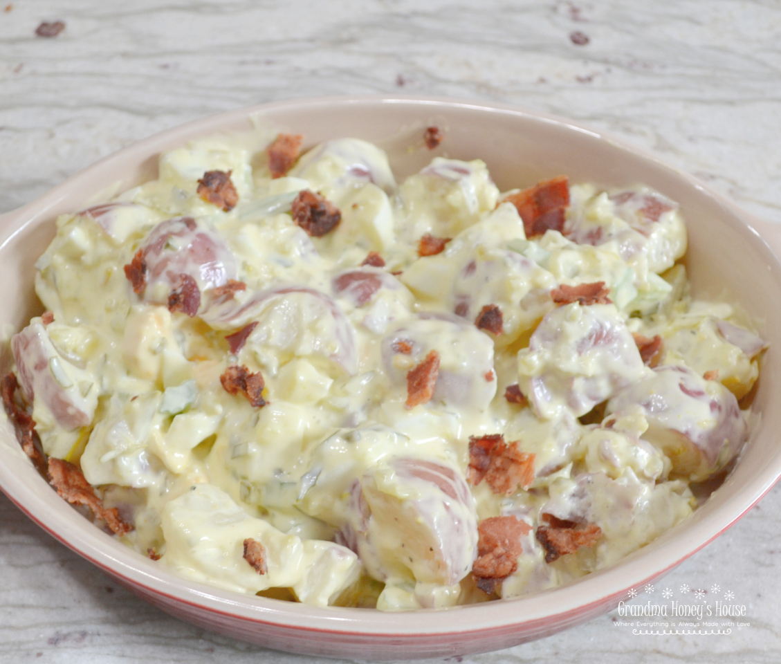 RED SKIN POTATO SALAD WITH BACON.&nbsp; A creamy, flavorful&nbsp; &nbsp;potato salad made with baby red skin potatoes, bacon, eggs, mayo, mustard, sweet relish, celery, spices and bacon.&nbsp;