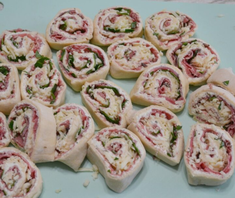 Roast Beef and Cheese Pinwheels are an easy, cheesy, appetizer loaded with roast beef, garlic and herb spread, smoked cheddar, and spinach, then baked in a buttery crescent dough. So many flavors in this quick and easy to make appetizer. 