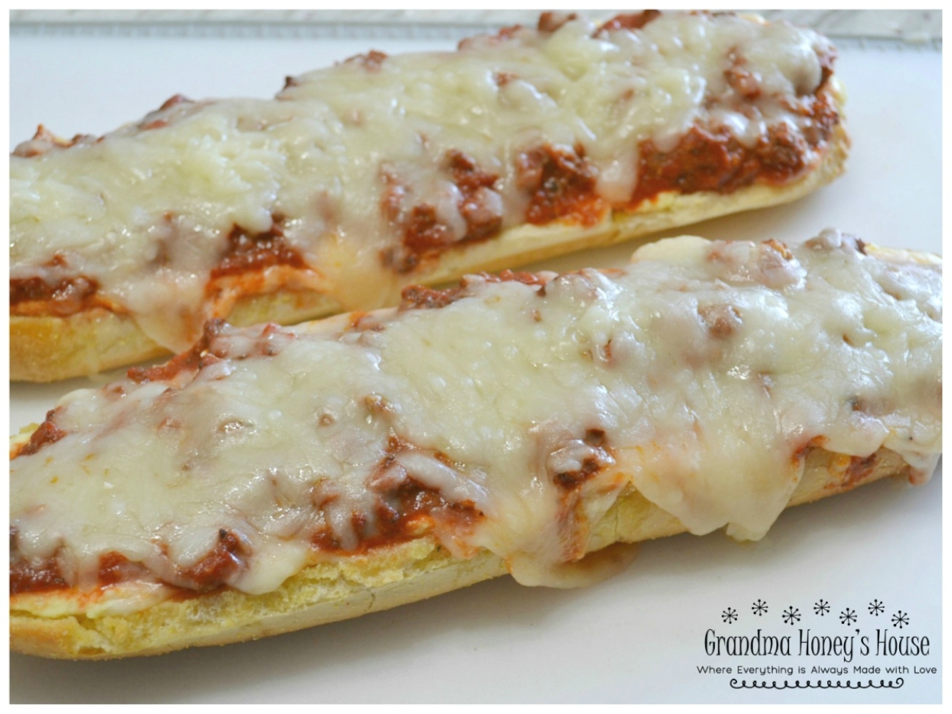 Garlic Lasagna Bread is an easy, family-friendly recipe that combines all the flavors of classic lasagna on crispy, buttery garlic bread.